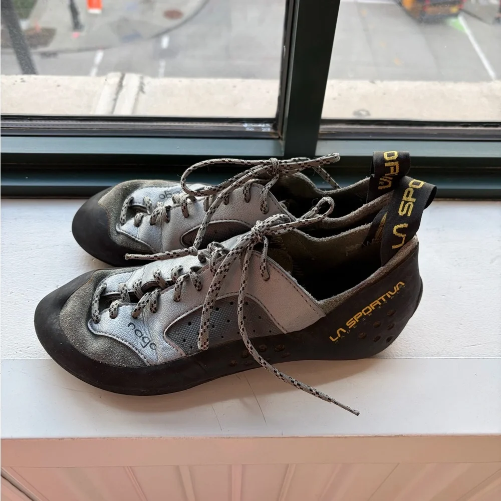 La Sportiva Nago women’s climbing shoes size 38.5, fits 8.5 - Picture 2 of 8